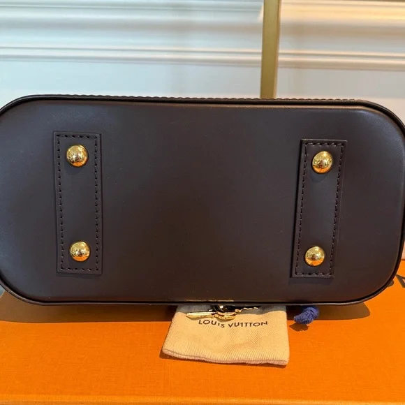 Louis Vuitton Alma BB in Damier Ebene Canvas Authentic (few months old) - Picture 7 of 17